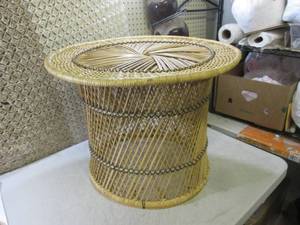 lot 211 image: Wicker Table 18 14 H x 24 14 W ...
