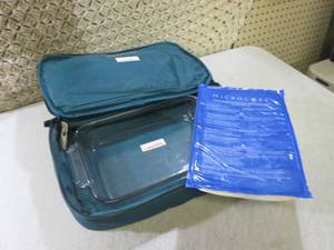 lot 236 image: Pyrex Portable Dish with Insulated ...