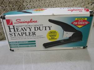 lot 270 image: Swingline Heavy Duty Stapler  BS...