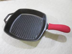 lot 298 image: Lodge Cast Iron Pan New  RM5...