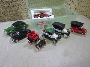 lot 299 image: Assorted Diecast Vintage Cars in To...