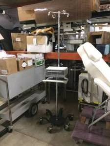 MSRP $350 ABBOTT LIFECARE 4 RAMS HOOK TELESCOPING IV POLE WITH TRANSPORT HANDLE &amp MEDFUSION PUMP OR DIALYSIS EQUIPMENT SHELF...COULD MOUNT A LAPTOP TOO AND MAKE THIS AN INVENTORY CART...HANG CHARTS ON HOOKS.&nbsp GREAT CONDITION