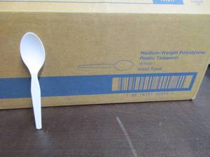 lot 27 image: Dixie Plastic Spoons