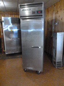lot 1 image: Victory Commercial Cooler