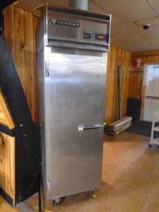 lot 3 image: Victory Commercial Cooler
