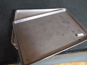 lot 22 image: 12 Sheet Pans