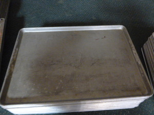 lot 37 image: 16 Sheet Pans