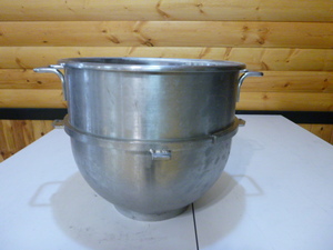 lot 61 image: Large Mixing Bowl