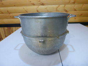 lot 62 image: Large Mixing Bowl