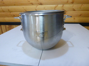 lot 63 image: Large Mixing Bowl