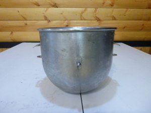 lot 64 image: Large Mixing Bowl