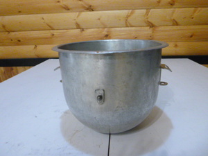 lot 66 image: Large Mixing Bowl
