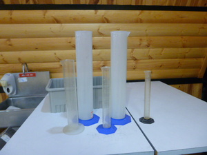 lot 82 image: 5 Measuring Beakers