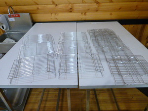 lot 92 image: 14 Cooling Racks