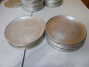 lot 93 image: 25 Pizza Pans