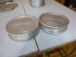 lot 94 image: 32 Pizza Pans