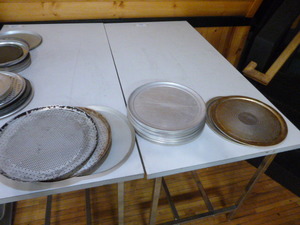 lot 96 image: 17 Pizza Pans