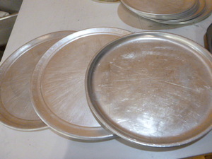 lot 97 image: Miscellaneous Pizza Pans
