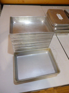lot 101 image: 29 Cake Pans