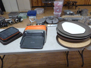 lot 116 image: Variety of Server Trays