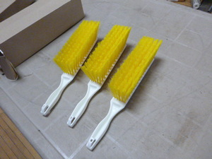 lot 138 image: 2 Sparta 8 Polyester Bench Brushes