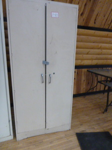 lot 152 image: Metal Storage Cabinet