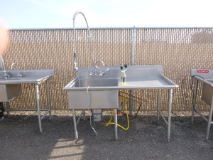 lot 157 image: Griffin Large Sink with Faucet and Sprayer