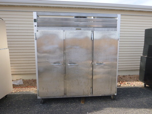 lot 162 image: Traulsen 3 Door Cooler on Casters