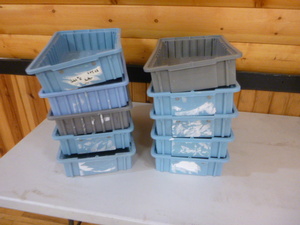 lot 182 image: 10 Totes