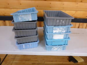 lot 184 image: 10 Totes