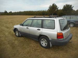 lot 4 image: 1999 Subaru Forester L AWD