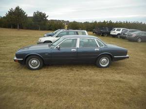 lot 1 image: 1990 Jaguar Sovereign XJ