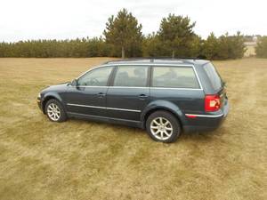 lot 3 image: 2004 Volkswagen Passat GLS 4motion