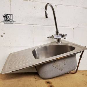lot 409 image: Gourmet by Elkay Sink with Faucet
