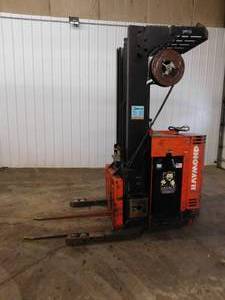 lot 7 image: Raymond 21R40TT Reach Forklift