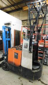 lot 10 image: Clear ESU Stand Up Forklift - For Parts
