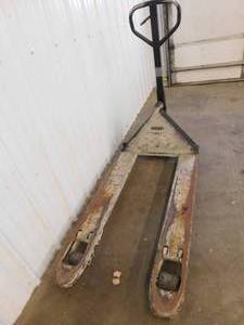 lot 13 image: 5000lb Crown Pallet Jack