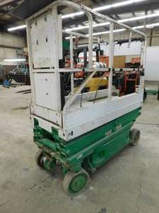 lot 8 image: 2005 JLG 1930ES Scissor Lift