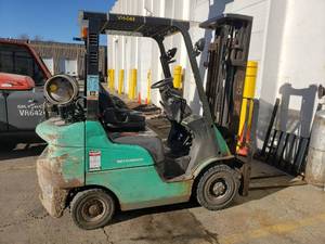 lot 9B image: 2005 Mitsubishi FG20CN Forklift