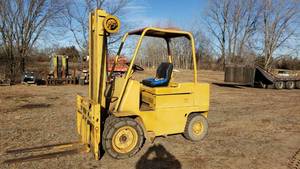 lot 5A image: Cat V60 Forklift