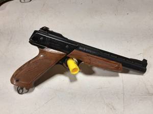 lot 65 image: Daisy Powerline Model 1700 Co2 BB Gun (4.5mm BB Cal.)