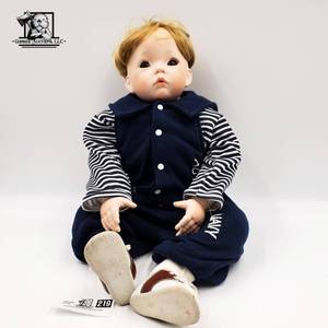 lot 219 image: Vintage Collectable Porcelain Boy Doll