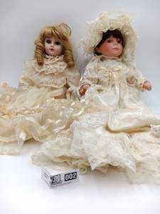 lot 002 image: Beautiful Vintage Porcelain Dolls - Pamella Collection Doll & Friend