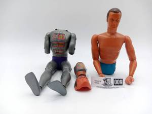 lot 009 image: Vintage Maskatron & Oscar Goldman Collector parts - Six Million Dollar Man