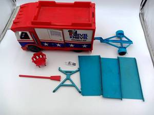 lot 013 image: Vintage 1973 IDEAL EVEL KNIEVEL SCRAMBLE VAN