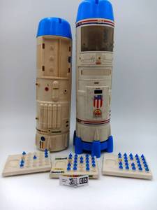 lot 015 image: Two Vintage 1975 Six Million Dollar Man - Bionic Transport and Repair Station