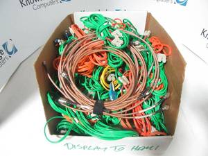 lot 30 image: LARGE BOX OF CABLES