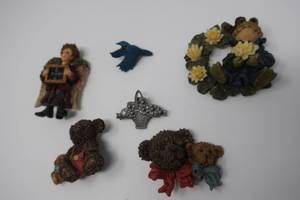 Boyd Bears Pin Lot