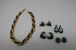 Beautiful Gold and Jade Necklace wEarrrings