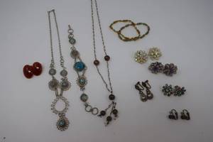 Vintage Lot of Miscellaneous Jewelry